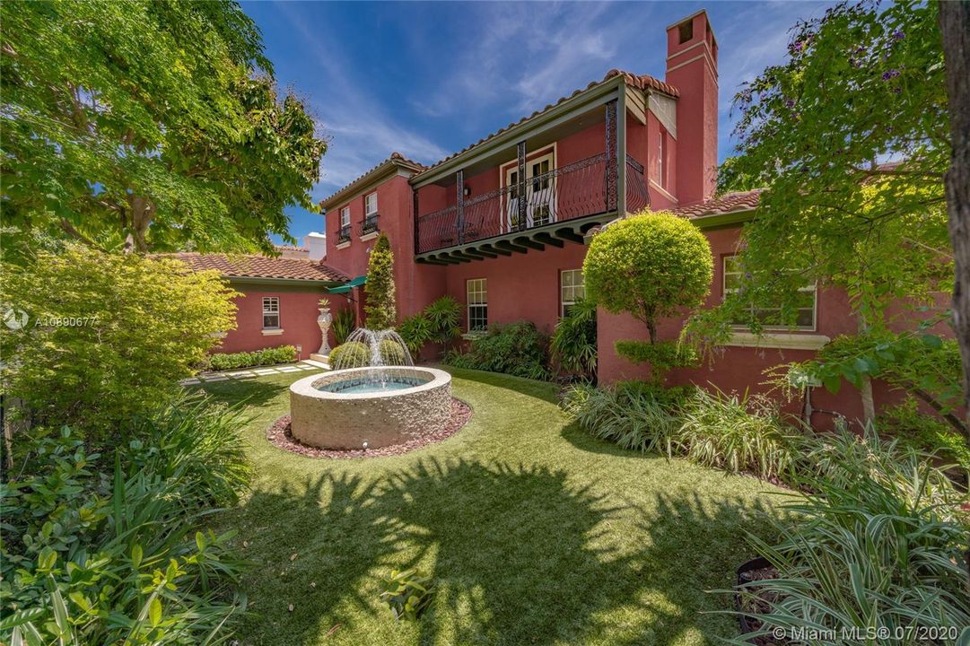Vendido Recientemente: $2,250,000 (4 camas, 3 baños, 3510 Pies cuadrados)