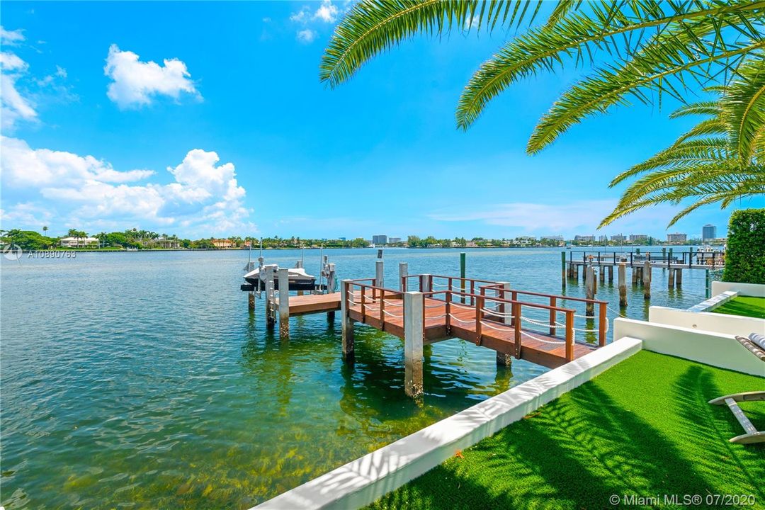 Vendido Recientemente: $2,450,000 (4 camas, 3 baños, 2605 Pies cuadrados)