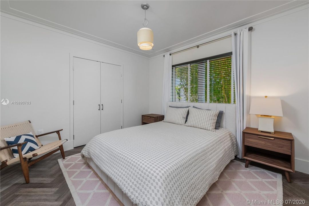 Vendido Recientemente: $2,450,000 (4 camas, 3 baños, 2605 Pies cuadrados)
