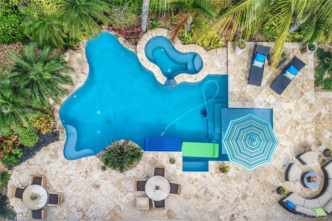 Recently Sold: $949,500 (4 beds, 2 baths, 2352 Square Feet)
