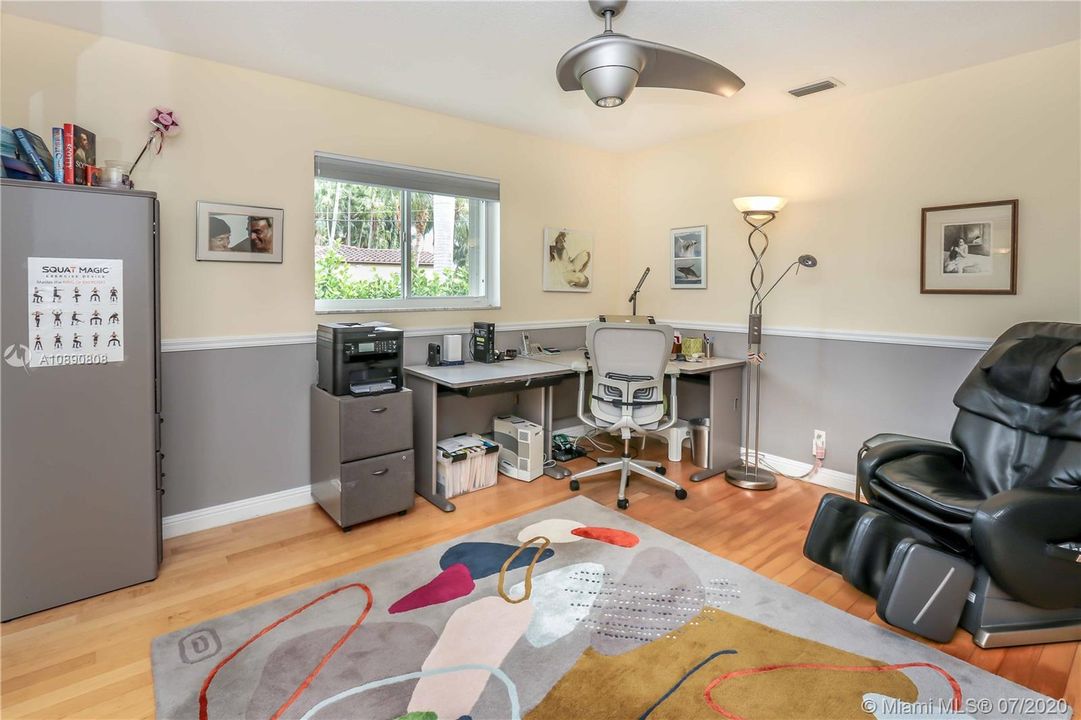 Recently Sold: $949,500 (4 beds, 2 baths, 2352 Square Feet)