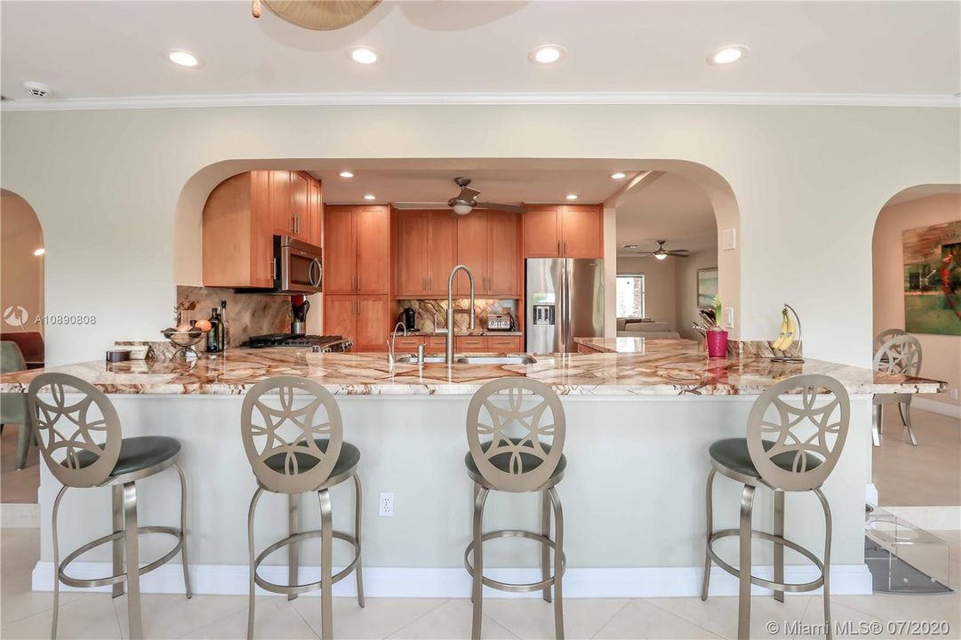 Recently Sold: $949,500 (4 beds, 2 baths, 2352 Square Feet)