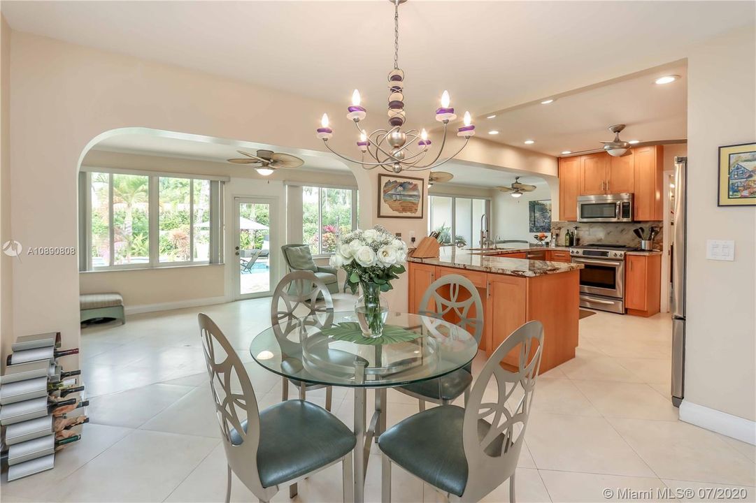 Recently Sold: $949,500 (4 beds, 2 baths, 2352 Square Feet)