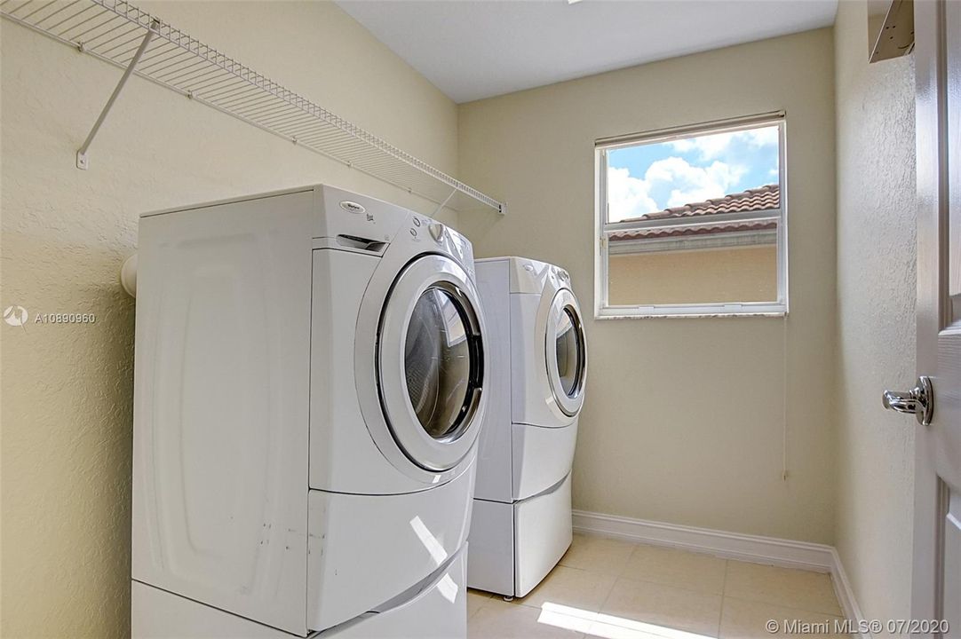 Vendido Recientemente: $474,999 (5 camas, 3 baños, 2994 Pies cuadrados)