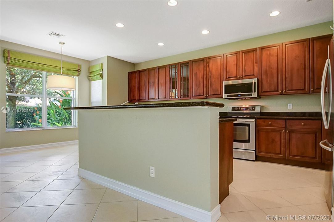 Vendido Recientemente: $474,999 (5 camas, 3 baños, 2994 Pies cuadrados)