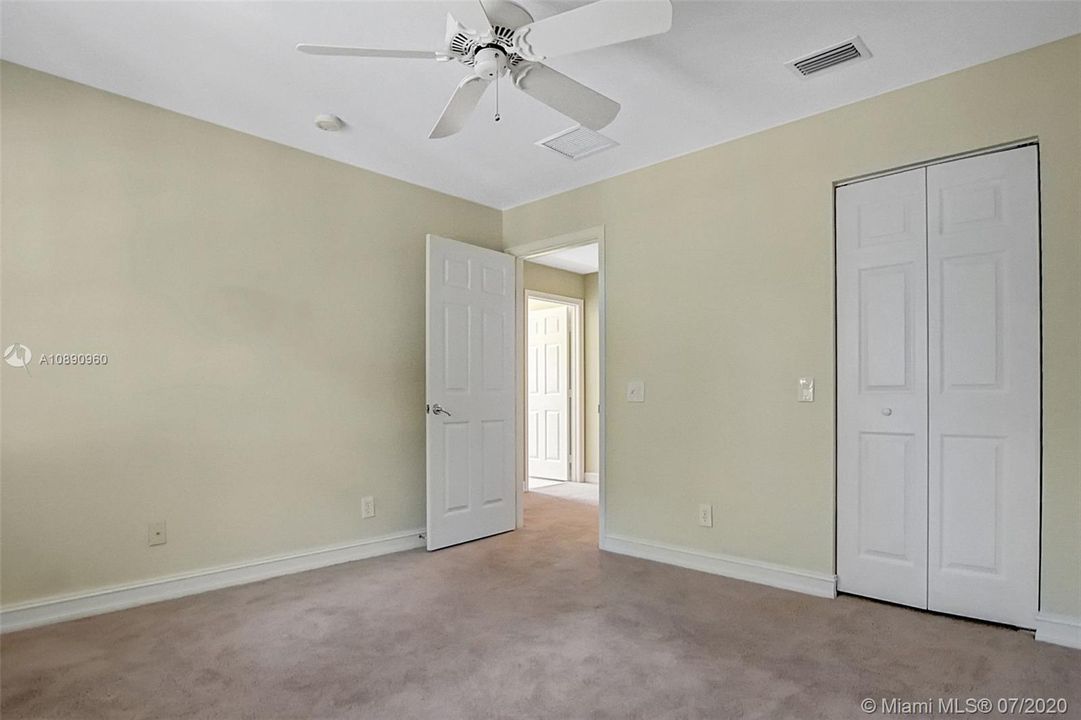 Vendido Recientemente: $474,999 (5 camas, 3 baños, 2994 Pies cuadrados)