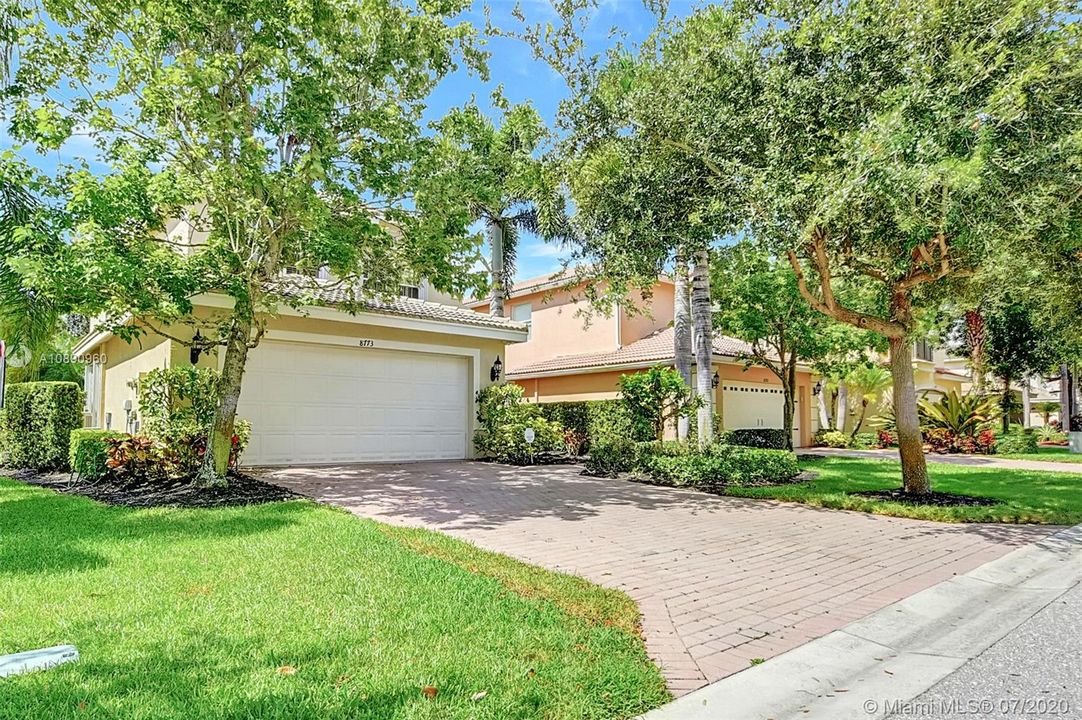 Vendido Recientemente: $474,999 (5 camas, 3 baños, 2994 Pies cuadrados)