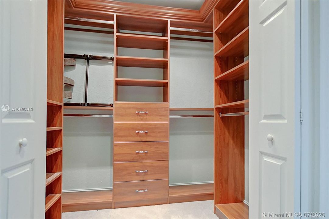 Vendido Recientemente: $474,999 (5 camas, 3 baños, 2994 Pies cuadrados)