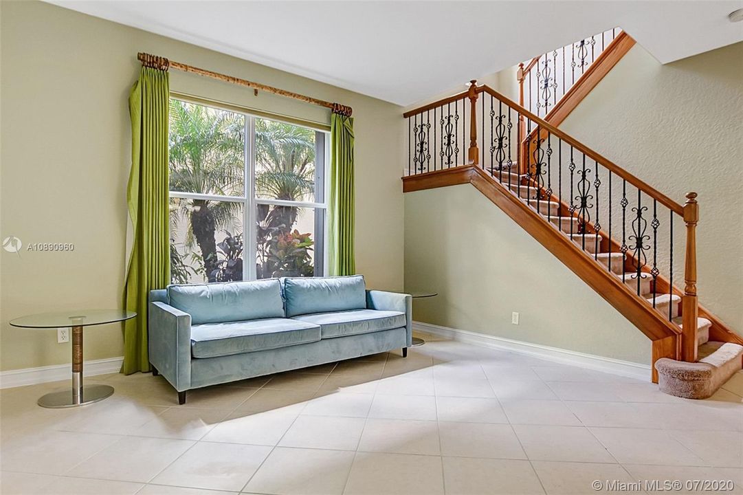 Vendido Recientemente: $474,999 (5 camas, 3 baños, 2994 Pies cuadrados)