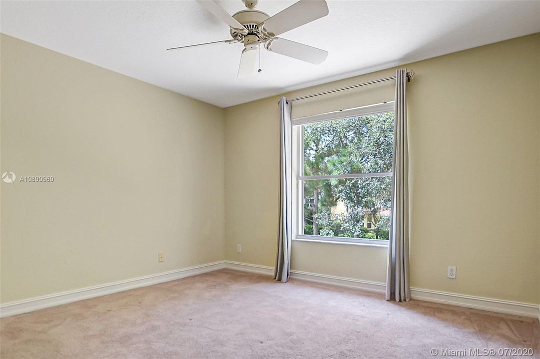 Vendido Recientemente: $474,999 (5 camas, 3 baños, 2994 Pies cuadrados)