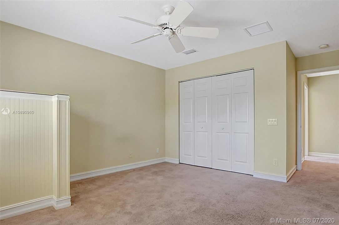Vendido Recientemente: $474,999 (5 camas, 3 baños, 2994 Pies cuadrados)