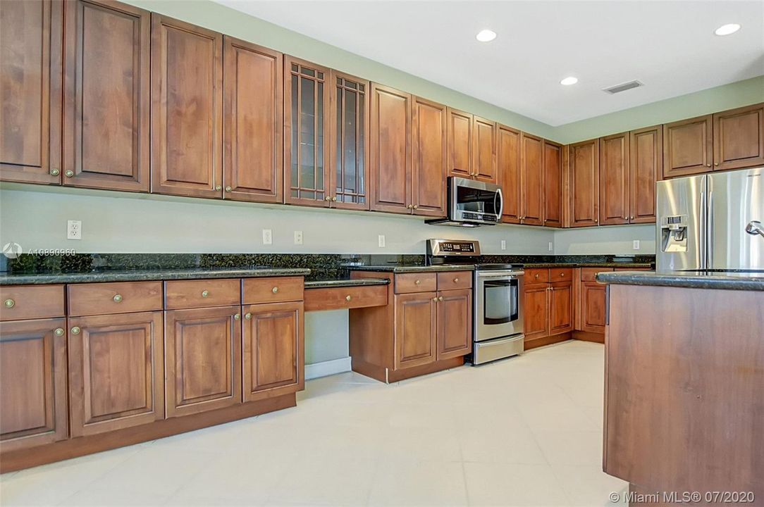 Vendido Recientemente: $474,999 (5 camas, 3 baños, 2994 Pies cuadrados)