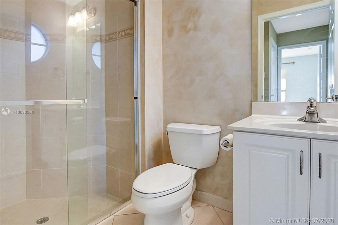 Vendido Recientemente: $474,999 (5 camas, 3 baños, 2994 Pies cuadrados)