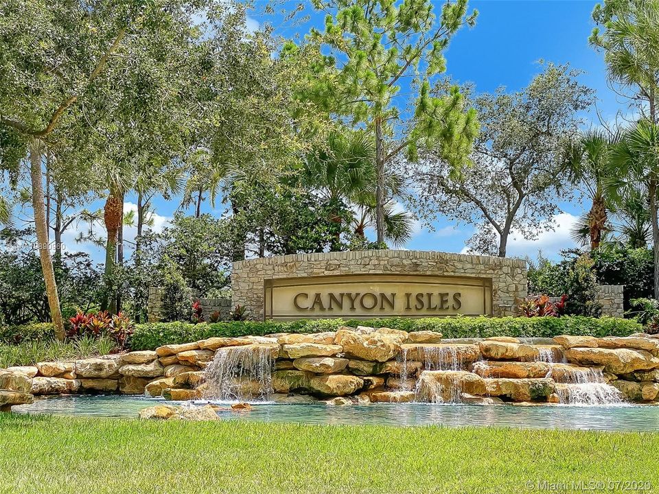 Vendido Recientemente: $474,999 (5 camas, 3 baños, 2994 Pies cuadrados)