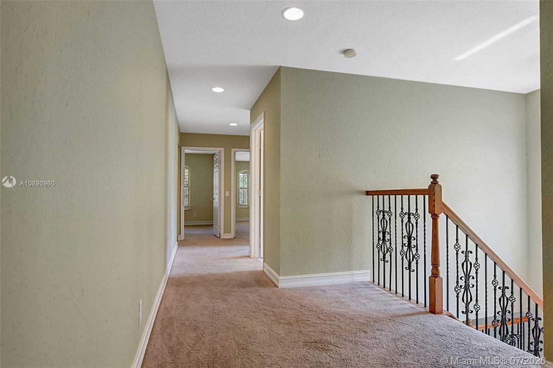 Vendido Recientemente: $474,999 (5 camas, 3 baños, 2994 Pies cuadrados)