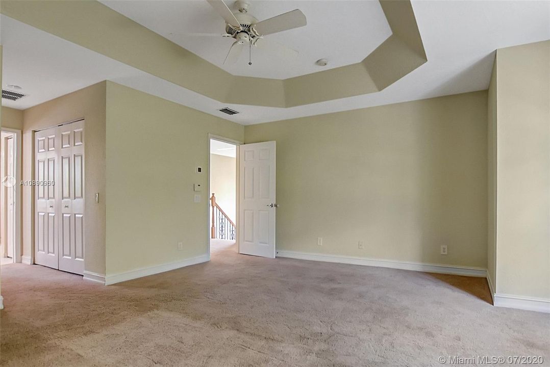 Vendido Recientemente: $474,999 (5 camas, 3 baños, 2994 Pies cuadrados)
