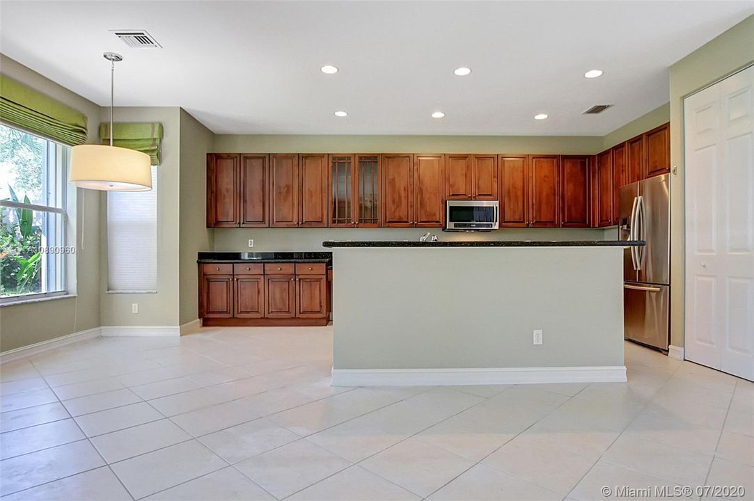 Vendido Recientemente: $474,999 (5 camas, 3 baños, 2994 Pies cuadrados)