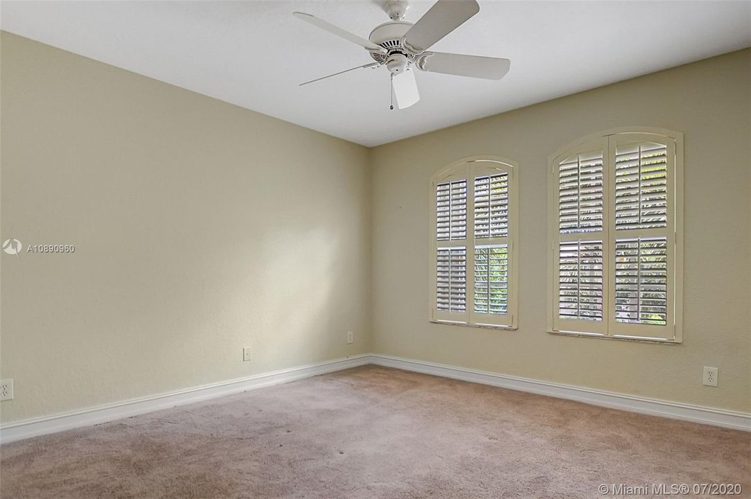 Vendido Recientemente: $474,999 (5 camas, 3 baños, 2994 Pies cuadrados)