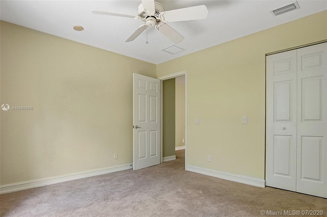 Vendido Recientemente: $474,999 (5 camas, 3 baños, 2994 Pies cuadrados)