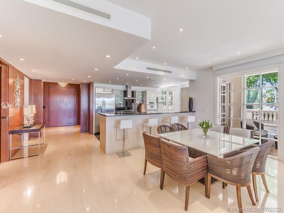 Recently Sold: $1,995,000 (3 beds, 3 baths, 2744 Square Feet)