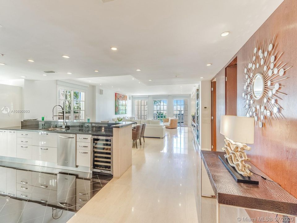 Recently Sold: $1,995,000 (3 beds, 3 baths, 2744 Square Feet)