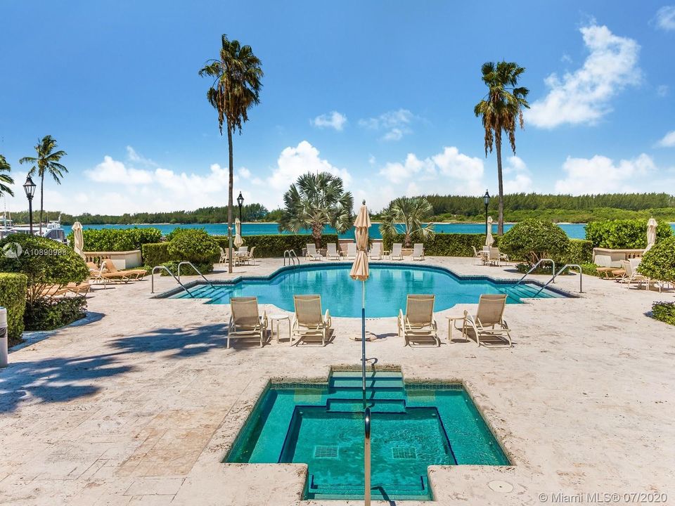 Recently Sold: $1,995,000 (3 beds, 3 baths, 2744 Square Feet)