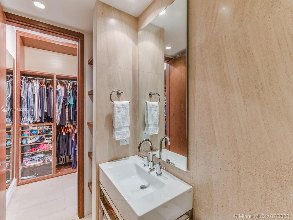 Recently Sold: $1,995,000 (3 beds, 3 baths, 2744 Square Feet)