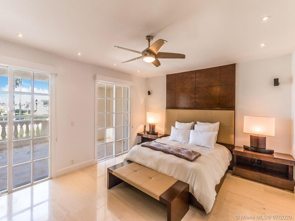 Recently Sold: $1,995,000 (3 beds, 3 baths, 2744 Square Feet)