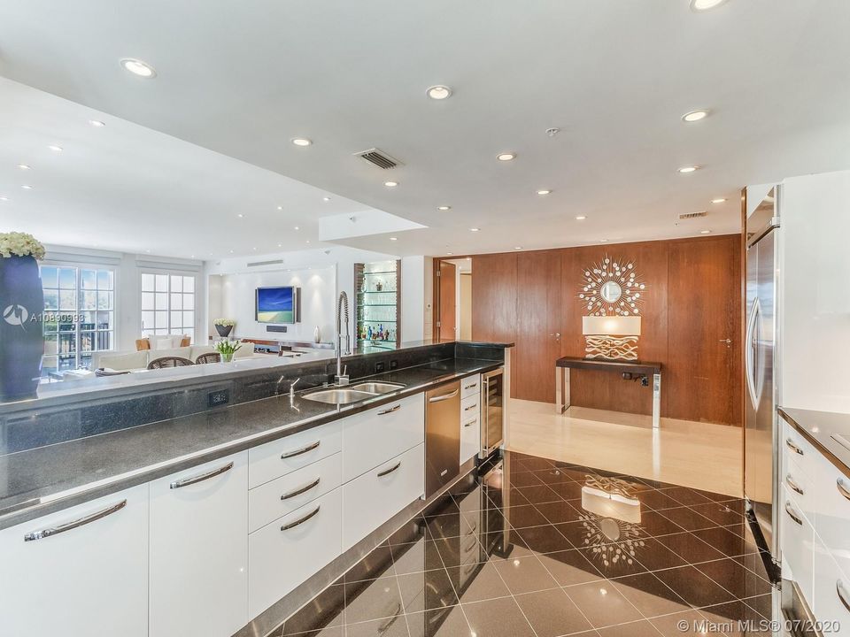 Recently Sold: $1,995,000 (3 beds, 3 baths, 2744 Square Feet)