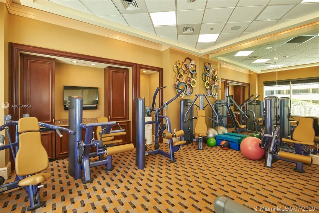 最近售出: $1,300,000 (3 贝兹, 3 浴室, 2904 平方英尺)