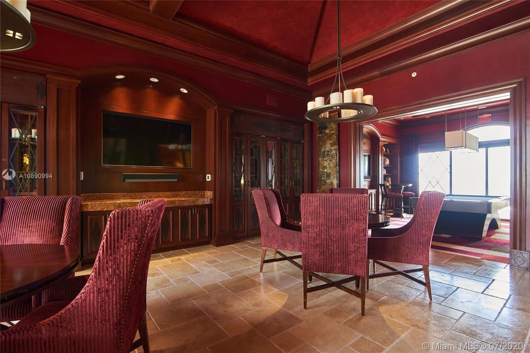 最近售出: $1,300,000 (3 贝兹, 3 浴室, 2904 平方英尺)