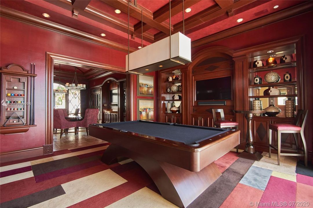 最近售出: $1,300,000 (3 贝兹, 3 浴室, 2904 平方英尺)