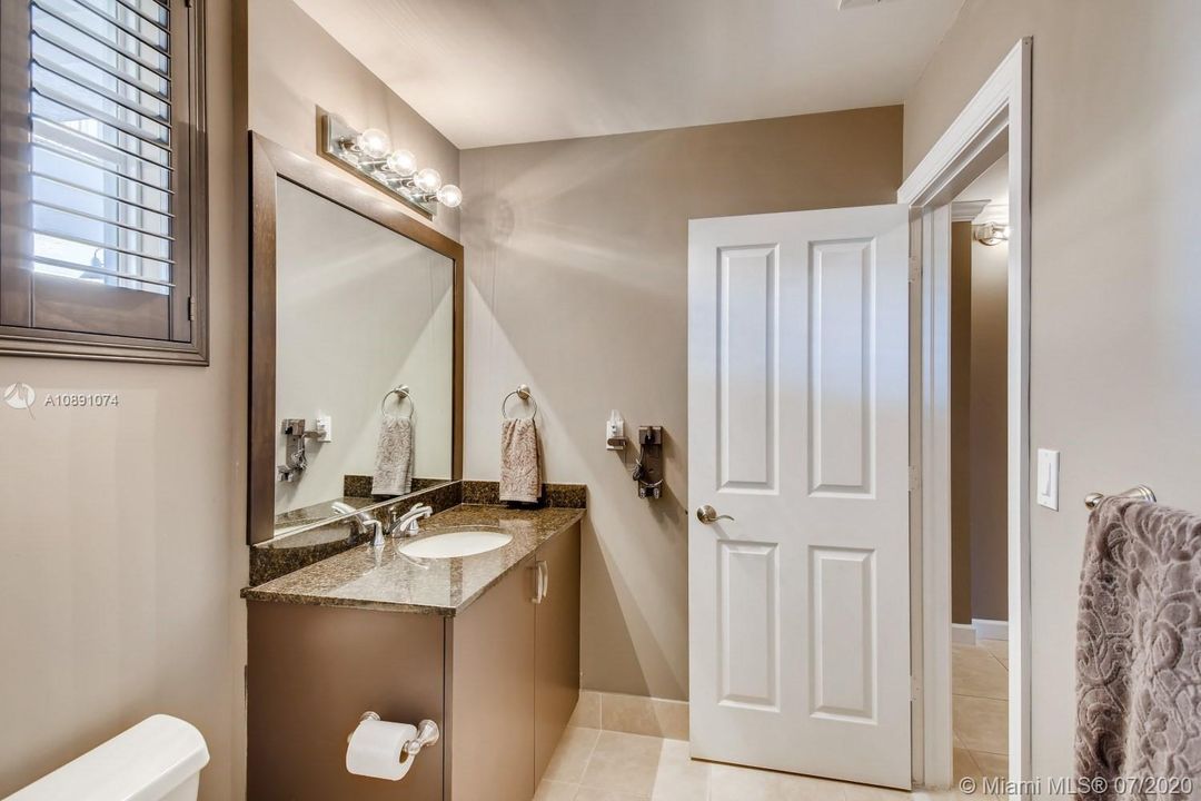 Vendido Recientemente: $425,000 (2 camas, 2 baños, 1109 Pies cuadrados)