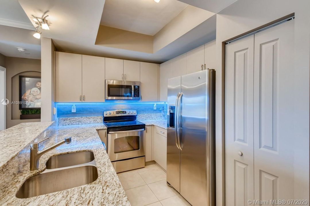 Vendido Recientemente: $425,000 (2 camas, 2 baños, 1109 Pies cuadrados)