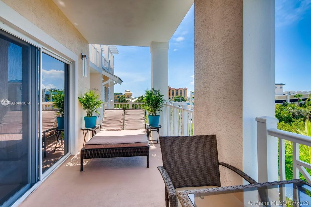 Vendido Recientemente: $425,000 (2 camas, 2 baños, 1109 Pies cuadrados)