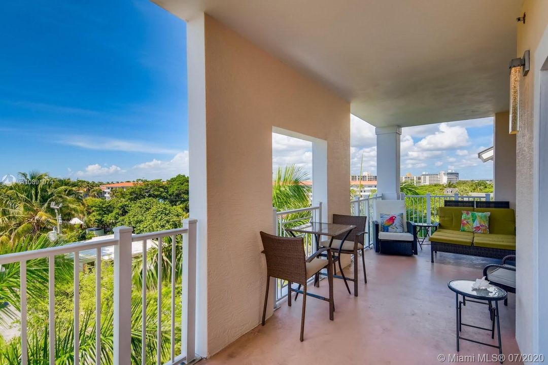 Vendido Recientemente: $425,000 (2 camas, 2 baños, 1109 Pies cuadrados)