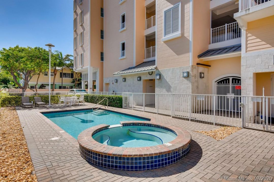 Vendido Recientemente: $425,000 (2 camas, 2 baños, 1109 Pies cuadrados)