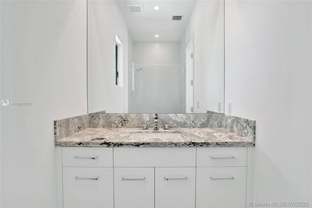 Quartz countertops, recess lighting.