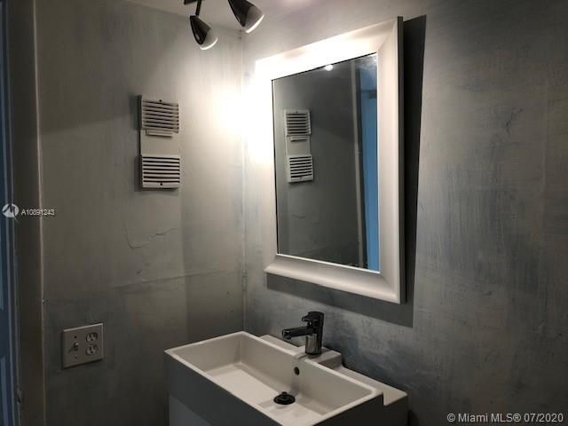 Recently Rented: $1,200 (1 beds, 1 baths, 870 Square Feet)