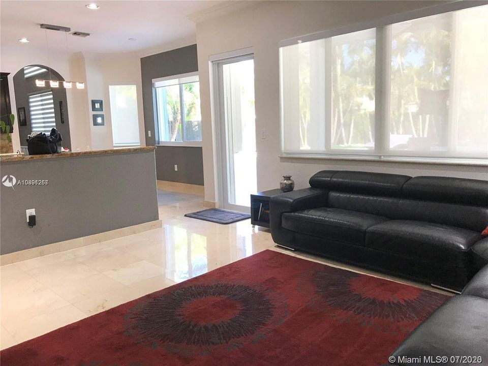 Recientemente alquilado: $5,250 (6 camas, 4 baños, 3541 Pies cuadrados)