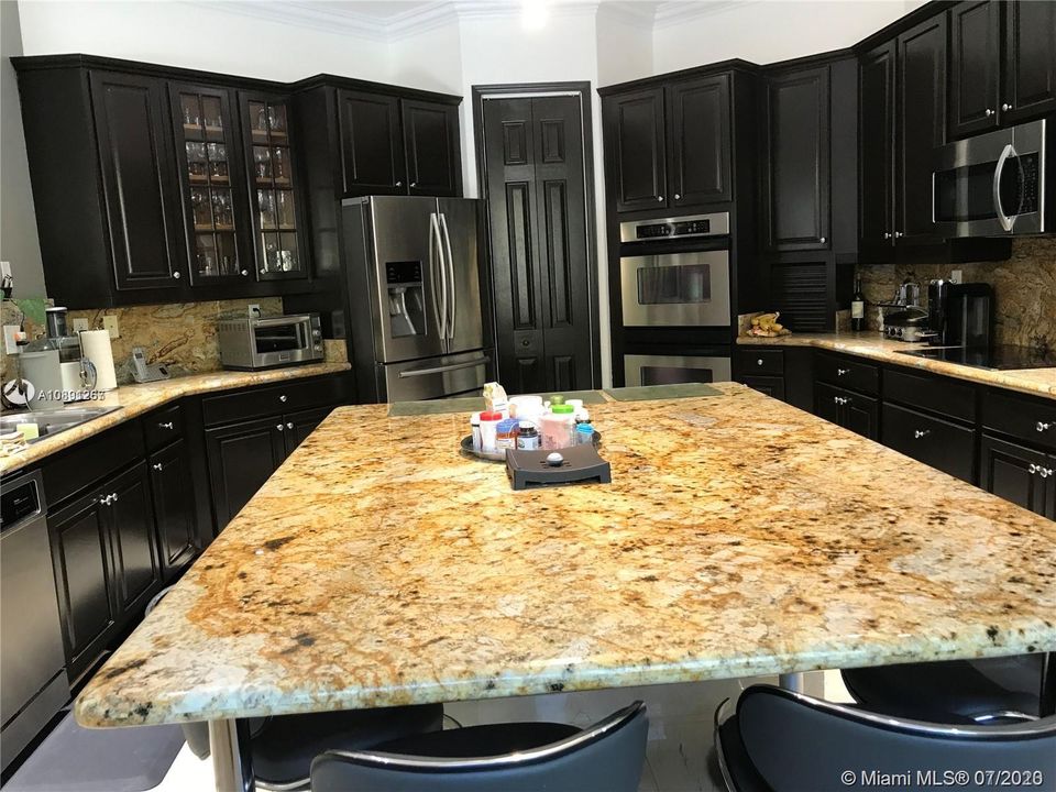 Recientemente alquilado: $5,250 (6 camas, 4 baños, 3541 Pies cuadrados)
