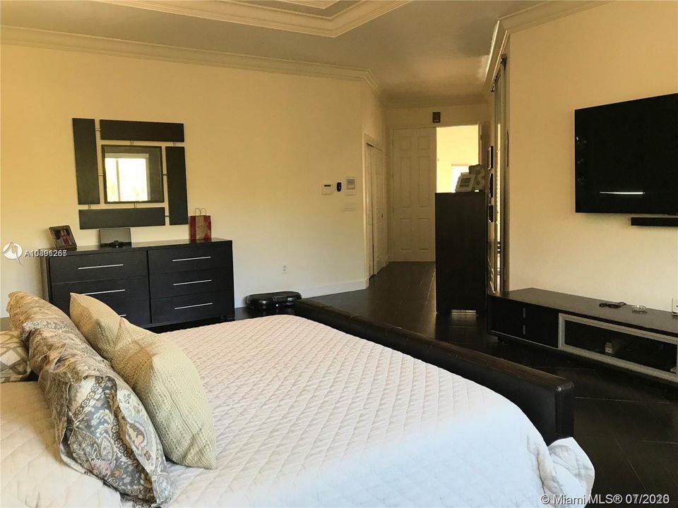 Recientemente alquilado: $5,250 (6 camas, 4 baños, 3541 Pies cuadrados)