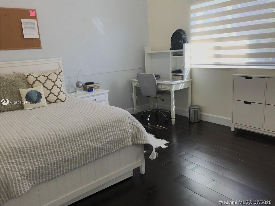 Recientemente alquilado: $5,250 (6 camas, 4 baños, 3541 Pies cuadrados)