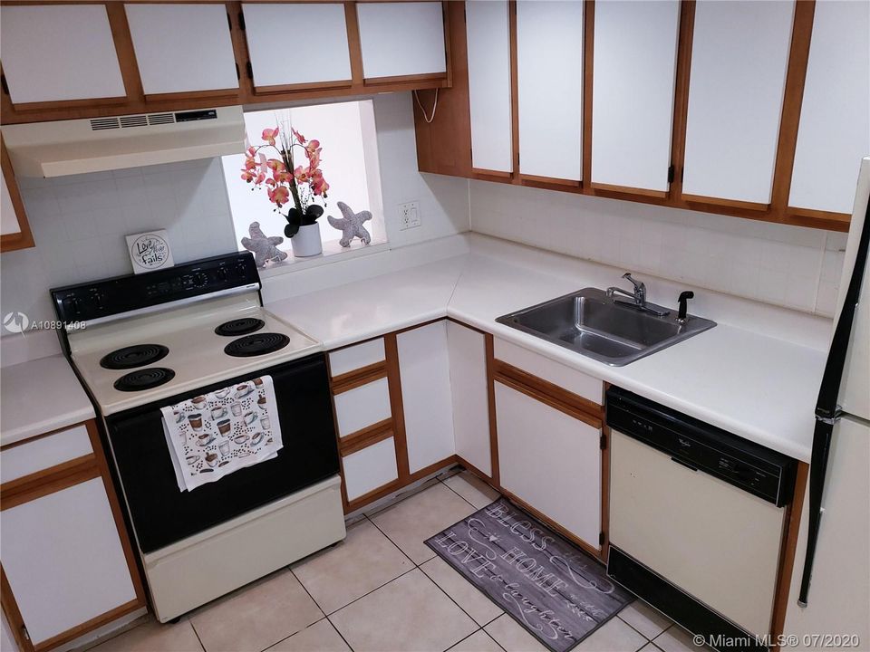 Vendido Recientemente: $94,900 (1 camas, 1 baños, 695 Pies cuadrados)