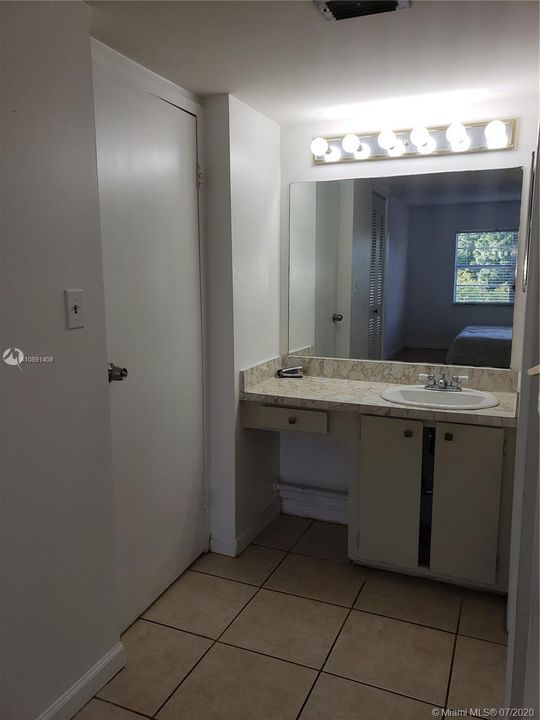 Recently Sold: $94,900 (1 beds, 1 baths, 695 Square Feet)