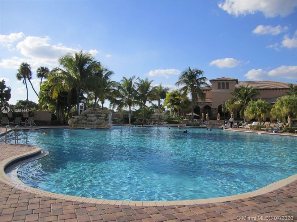 Recently Sold: $575,000 (4 beds, 3 baths, 2241 Square Feet)