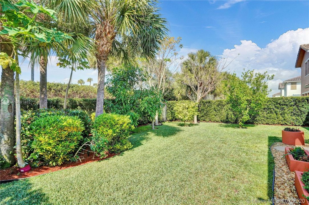 Recently Sold: $575,000 (4 beds, 3 baths, 2241 Square Feet)