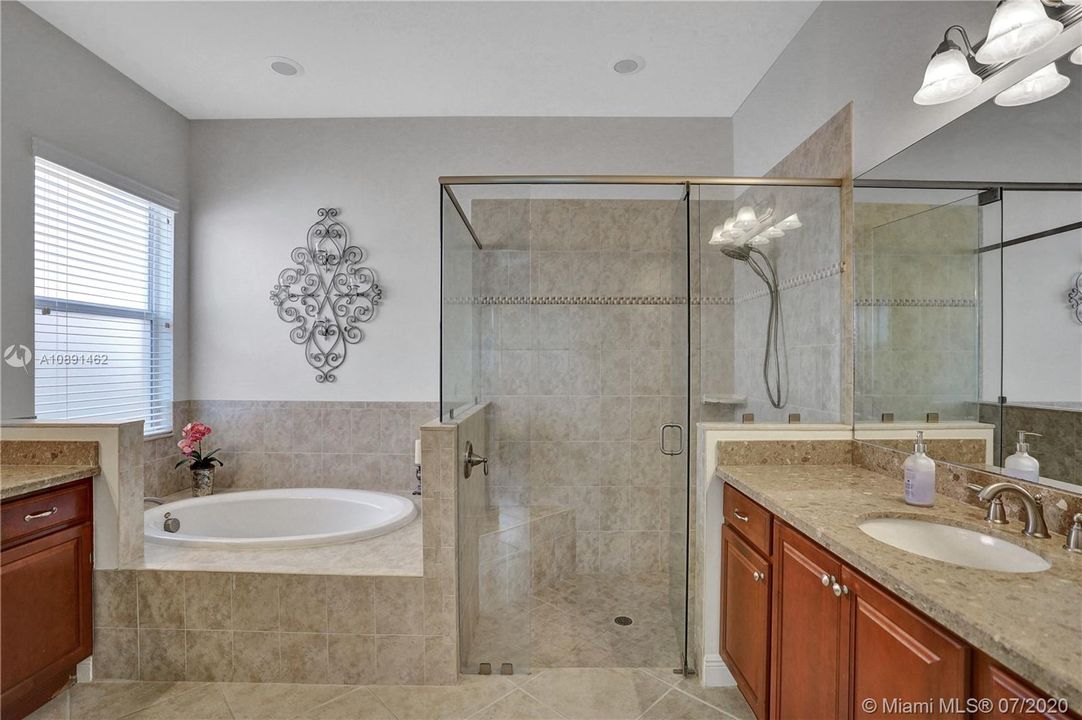 Recently Sold: $575,000 (4 beds, 3 baths, 2241 Square Feet)