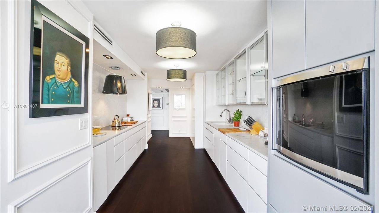 Modern Poggenpohl Gourmet Kitchen - Bright and spacious - view from stylish breakfast nook