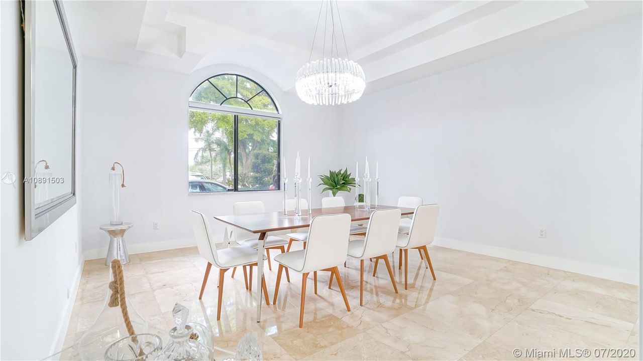 Recientemente alquilado: $9,900 (5 camas, 5 baños, 4696 Pies cuadrados)